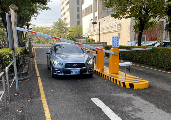 秝業系統科技 台南成功醫院-智慧停車管理系統